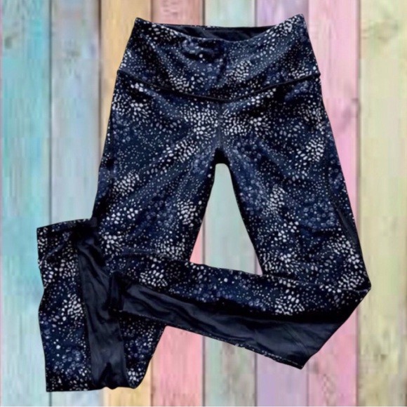 Victoria's Secret Pants - Victoria’s Secret Black Print Knockout Mesh Insert Sport Leggings